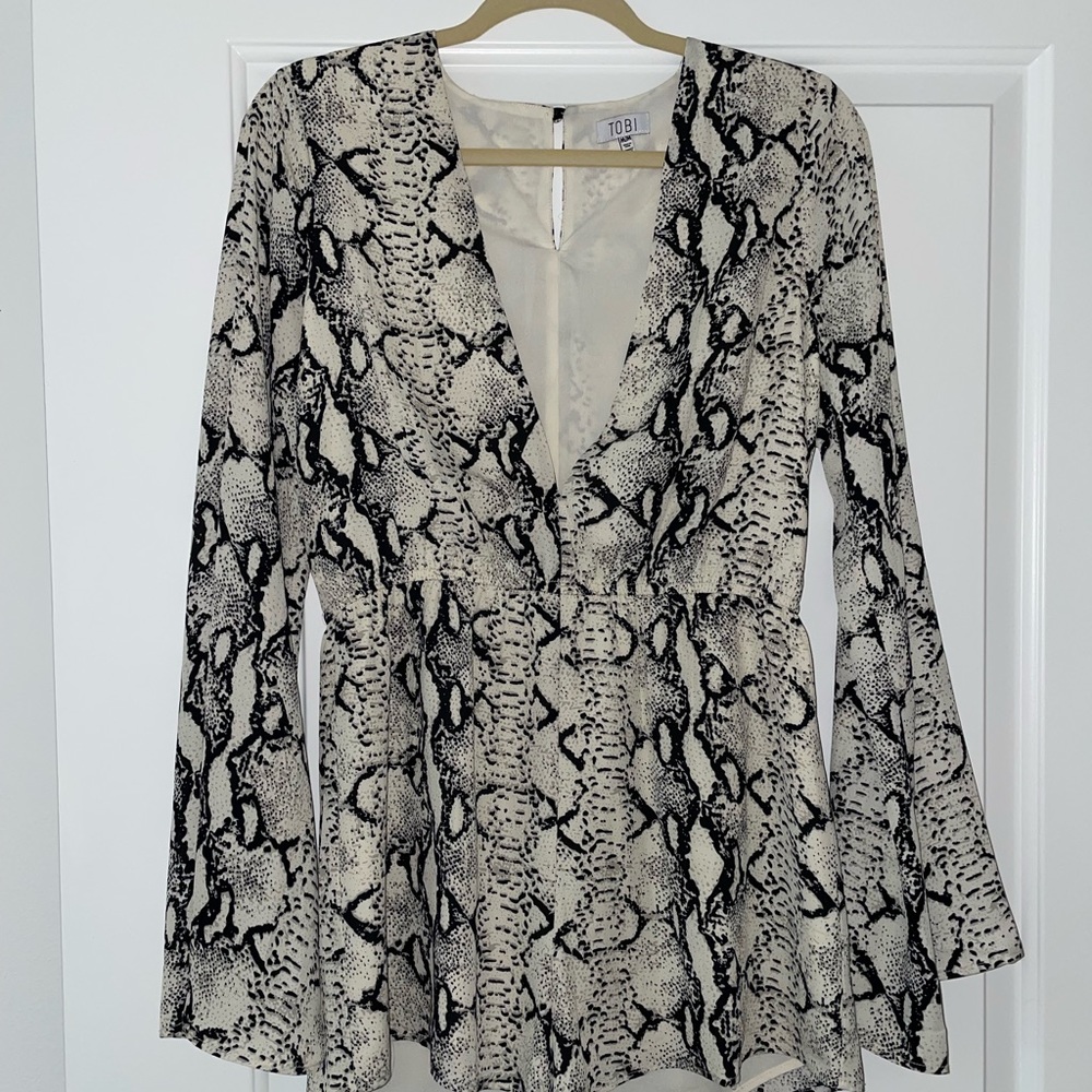 Tobi Black and Ivory Snakeskin Longsleeve Romper